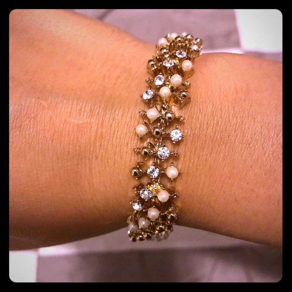 Banana republic gold pearl diamond bracelet